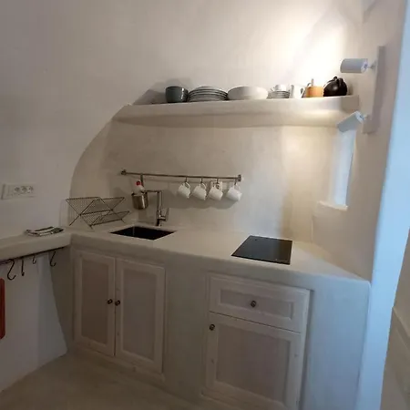 Sisyphus House In Santorini Vothon