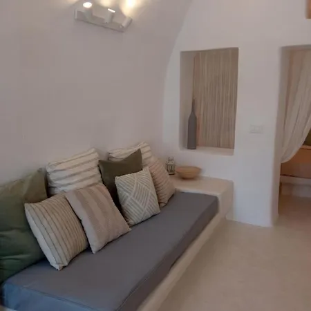 Sisyphus House In Santorini Holiday home Vothon
