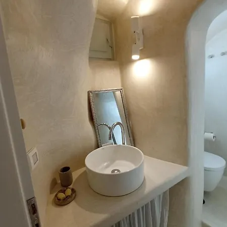 Sisyphus House In Santorini Vothon