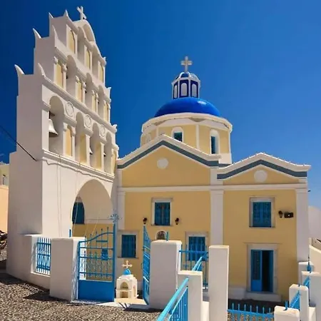 Sisyphus House In Santorini